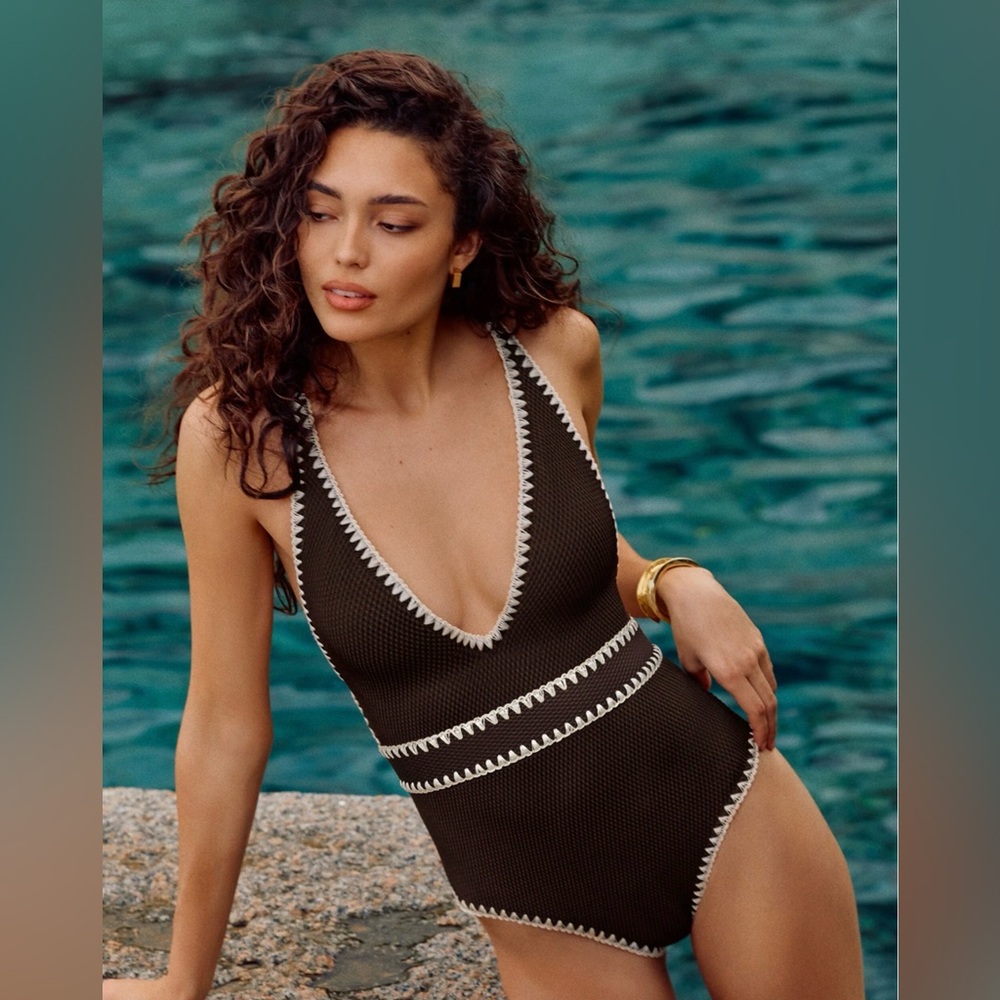 NWOT Calzedonia Black One-Piece Swimsuit with Contrast Cream Trim
